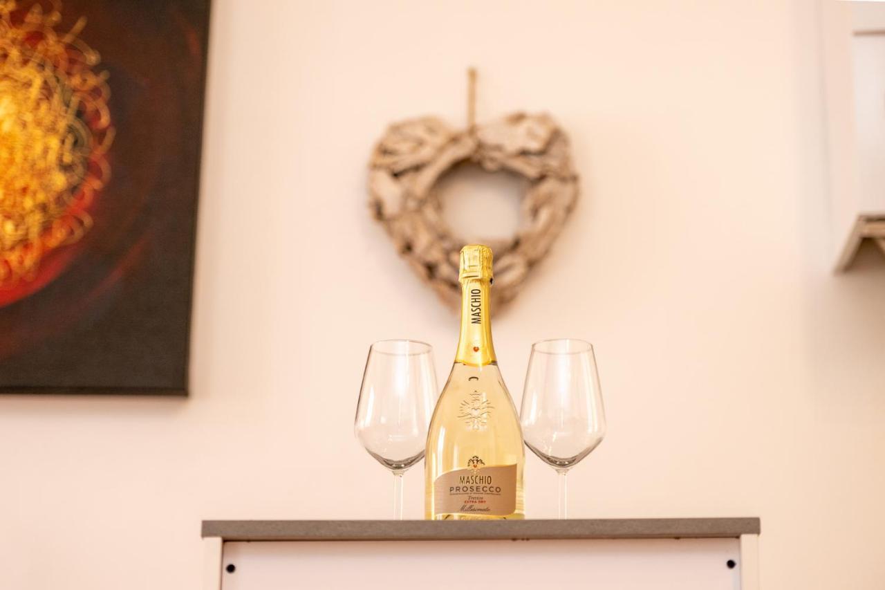 Portatorre Suite, A Charming Apartment In The Heart Of Como, Free Private Parking, Air Conditioning & More! Exterior foto